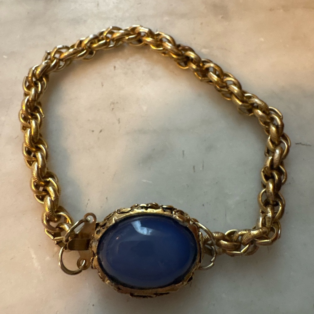 Vintage gold tone bracelet with stone